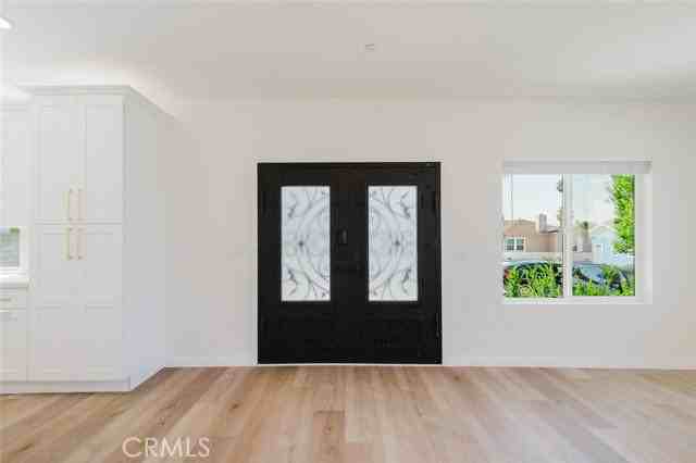 1079 E Elmwood Ave - Photo 3 of 8