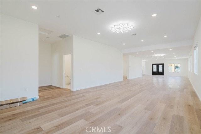 1079 E Elmwood Ave - Photo 6 of 8