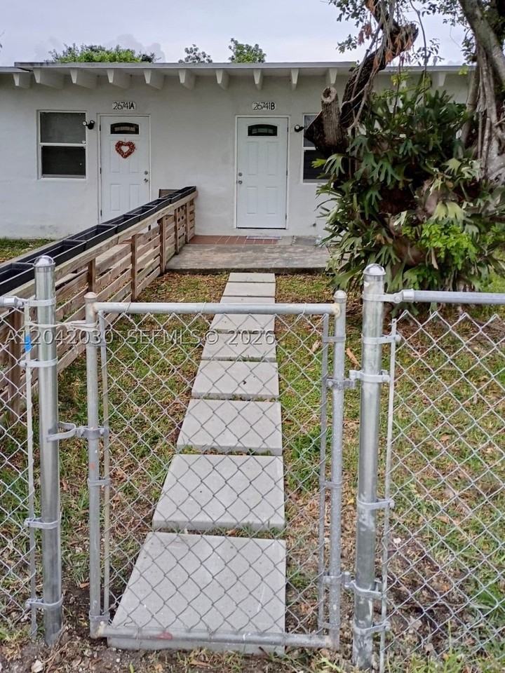 26741 Sw 139th Ave #B - Photo 3 of 34