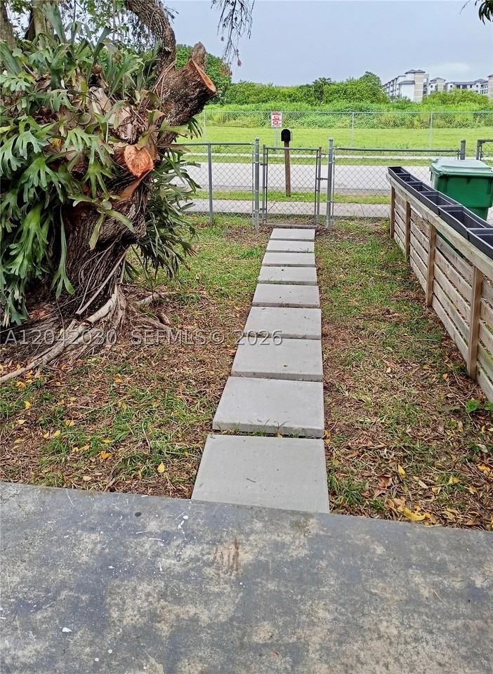 26741 Sw 139th Ave #B - Photo 4 of 34