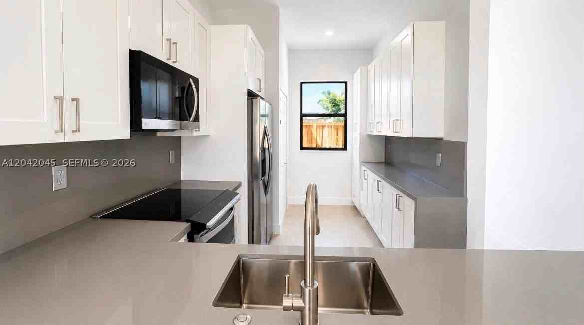 6780 Nw 186th Ter - Photo 6 of 21