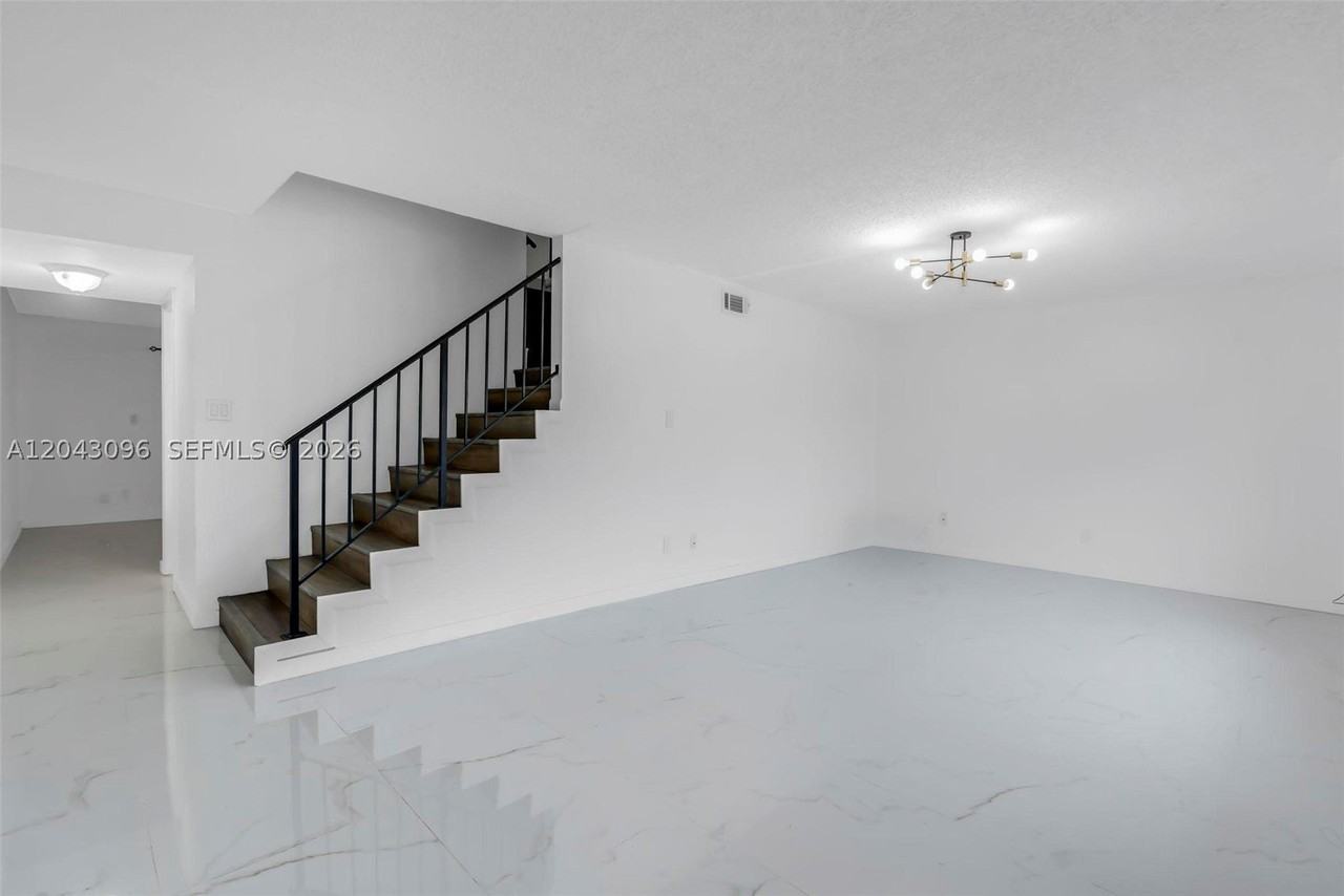 22 Canterbury Ln #22 - Photo 2 of 41