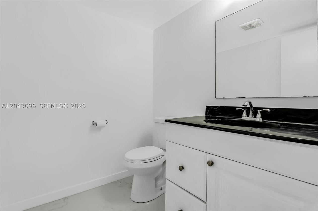 22 Canterbury Ln #22 - Photo 6 of 41