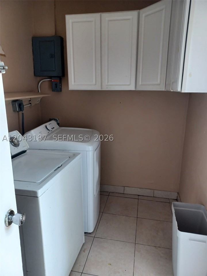 1701 Sw 70th Ave #1 - Photo 5 of 6