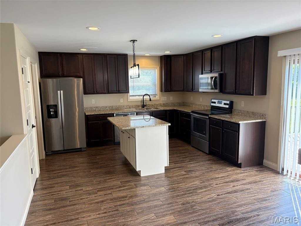 24 Tennis Ct - Photo 2 of 15