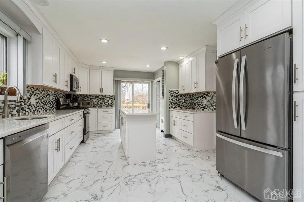 407 Harrison Ave - Photo 4 of 27