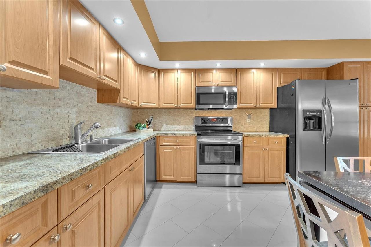 8407 Northwest 78th Court #8407 - Photo 5 of 11
