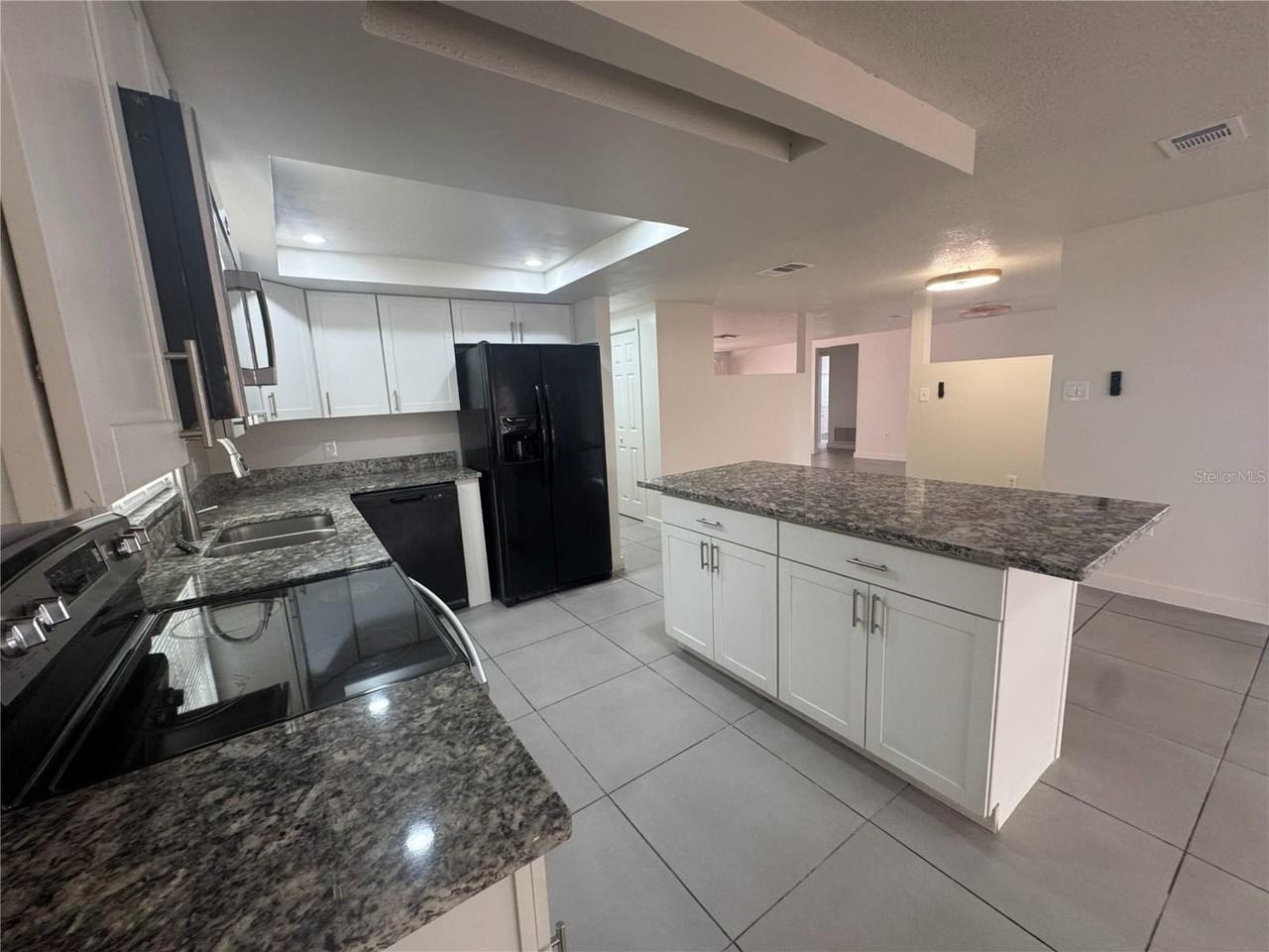 7410 Moravian Dr - Photo 3 of 32