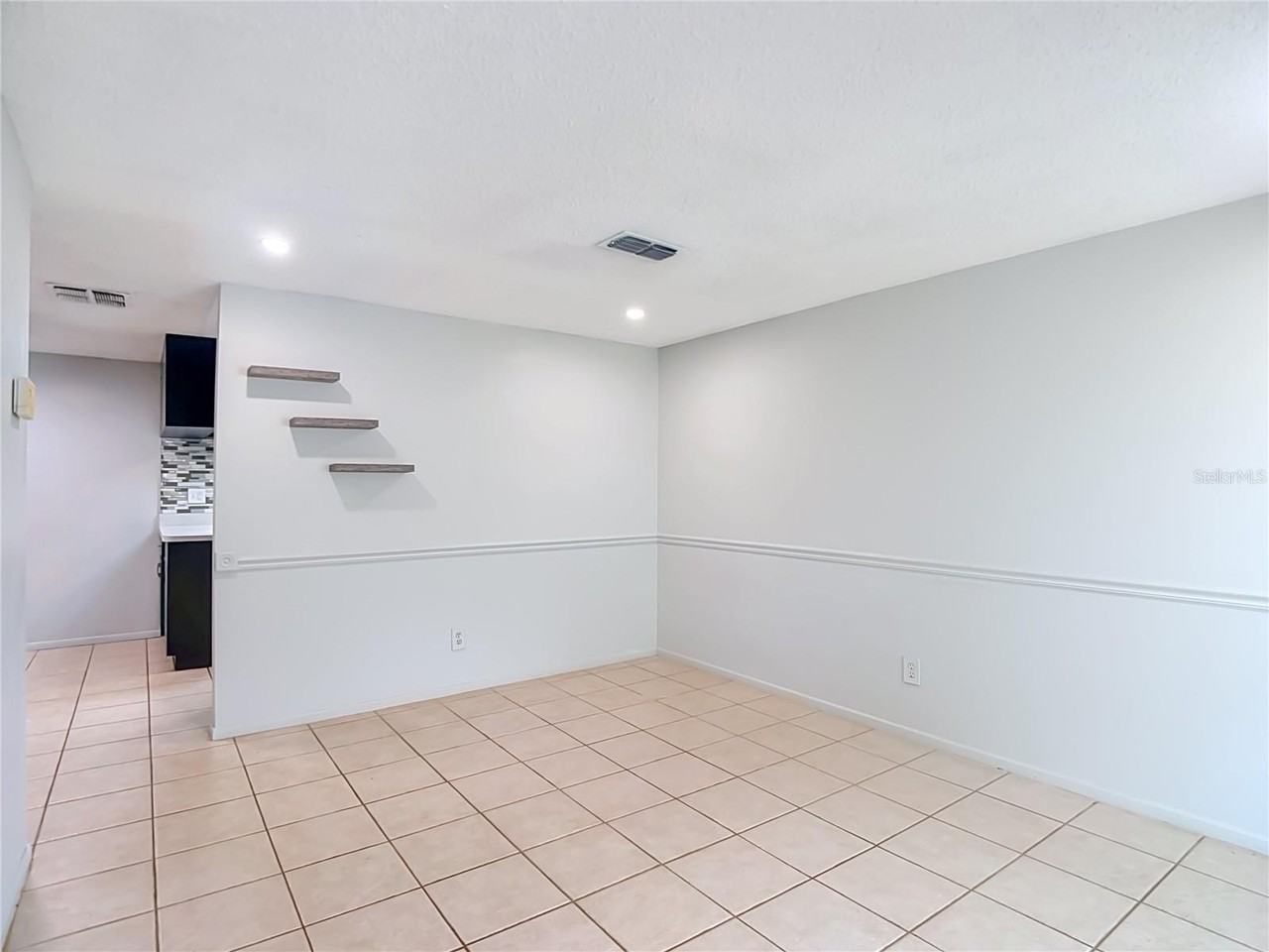 7916 Woodgrove Cir - Photo 4 of 35