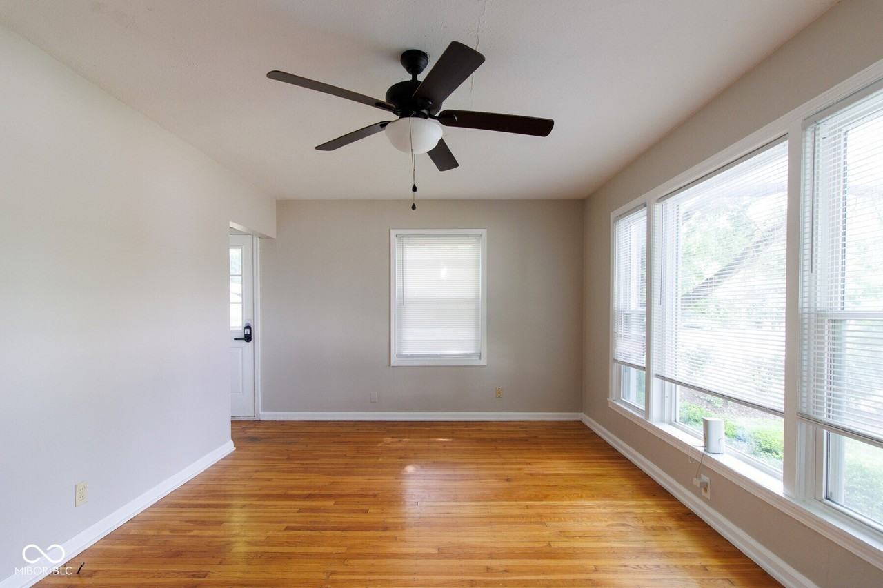 1142 E 54th St - Photo 3 of 21