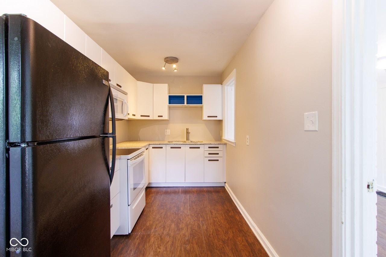 1142 E 54th St - Photo 5 of 21
