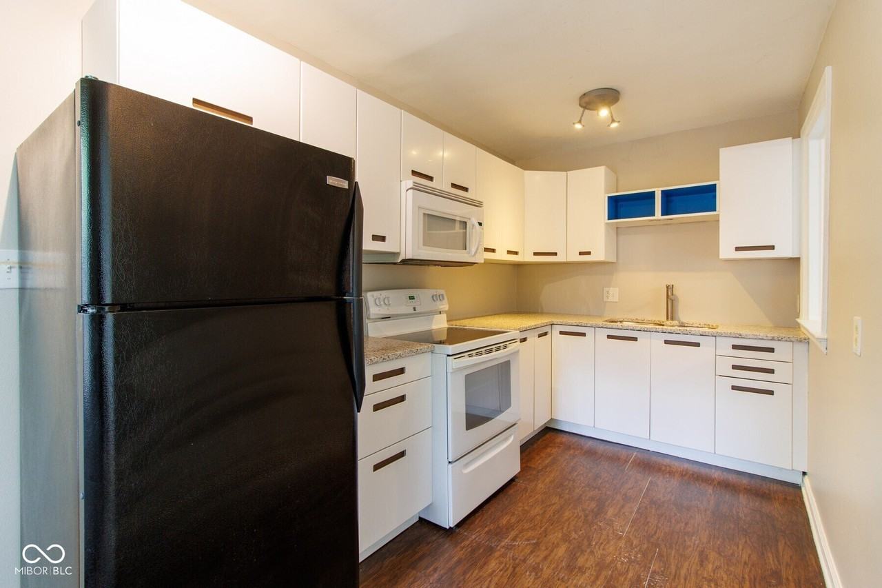 1142 E 54th St - Photo 6 of 21
