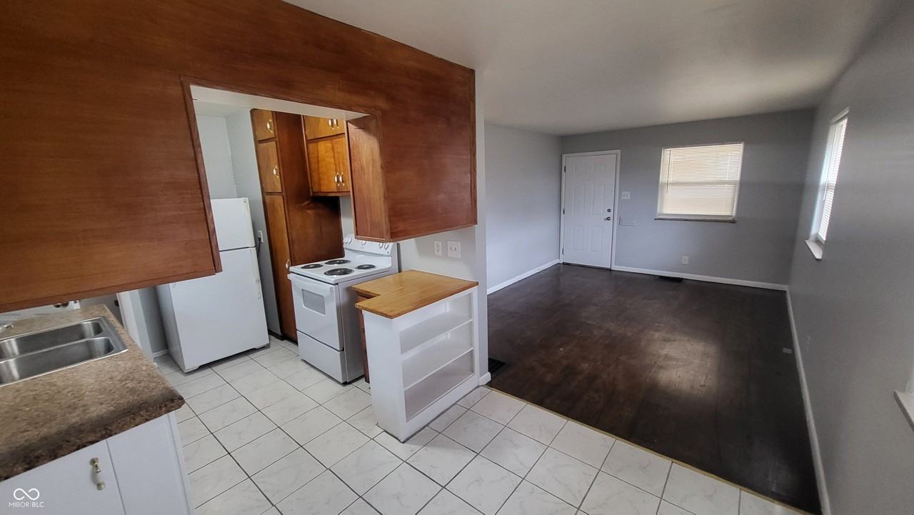 1450 Campbell Ave - Photo 4 of 15