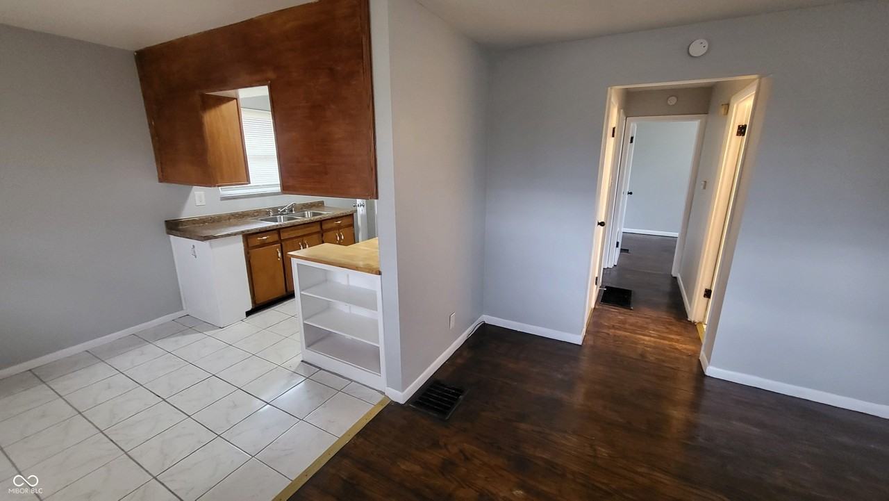 1450 Campbell Ave - Photo 7 of 15