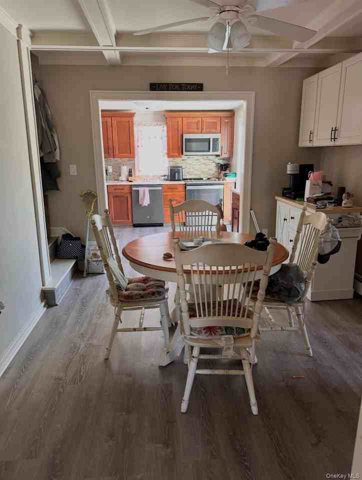 328 S Country Rd - Photo 3 of 10