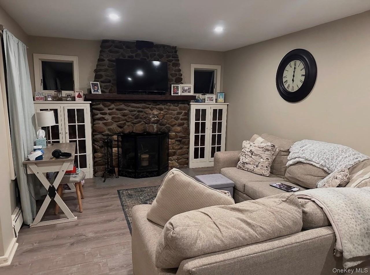 328 S Country Rd - Photo 4 of 10