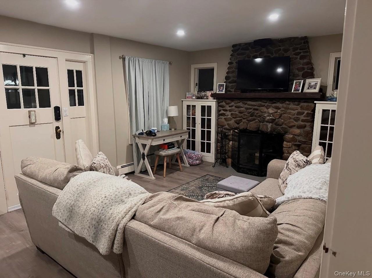 328 S Country Rd - Photo 5 of 10