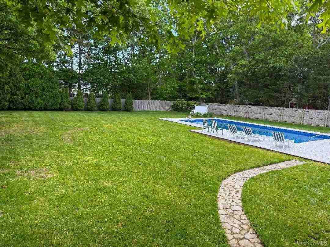 36 Matthews Dr - Photo 4 of 21