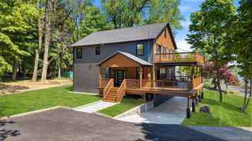 featured image of 548 Lakes Rd