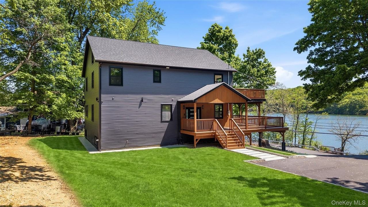 548 Lakes Rd - Photo 2 of 50