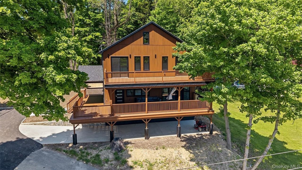 548 Lakes Rd - Photo 5 of 50