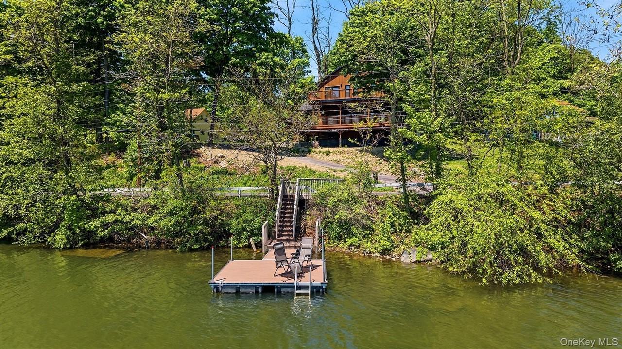 548 Lakes Rd - Photo 6 of 50