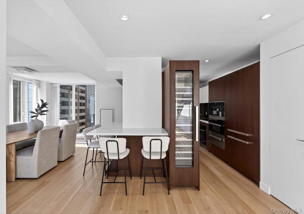 135 W 52nd St #PH4 - Photo 2 of 13