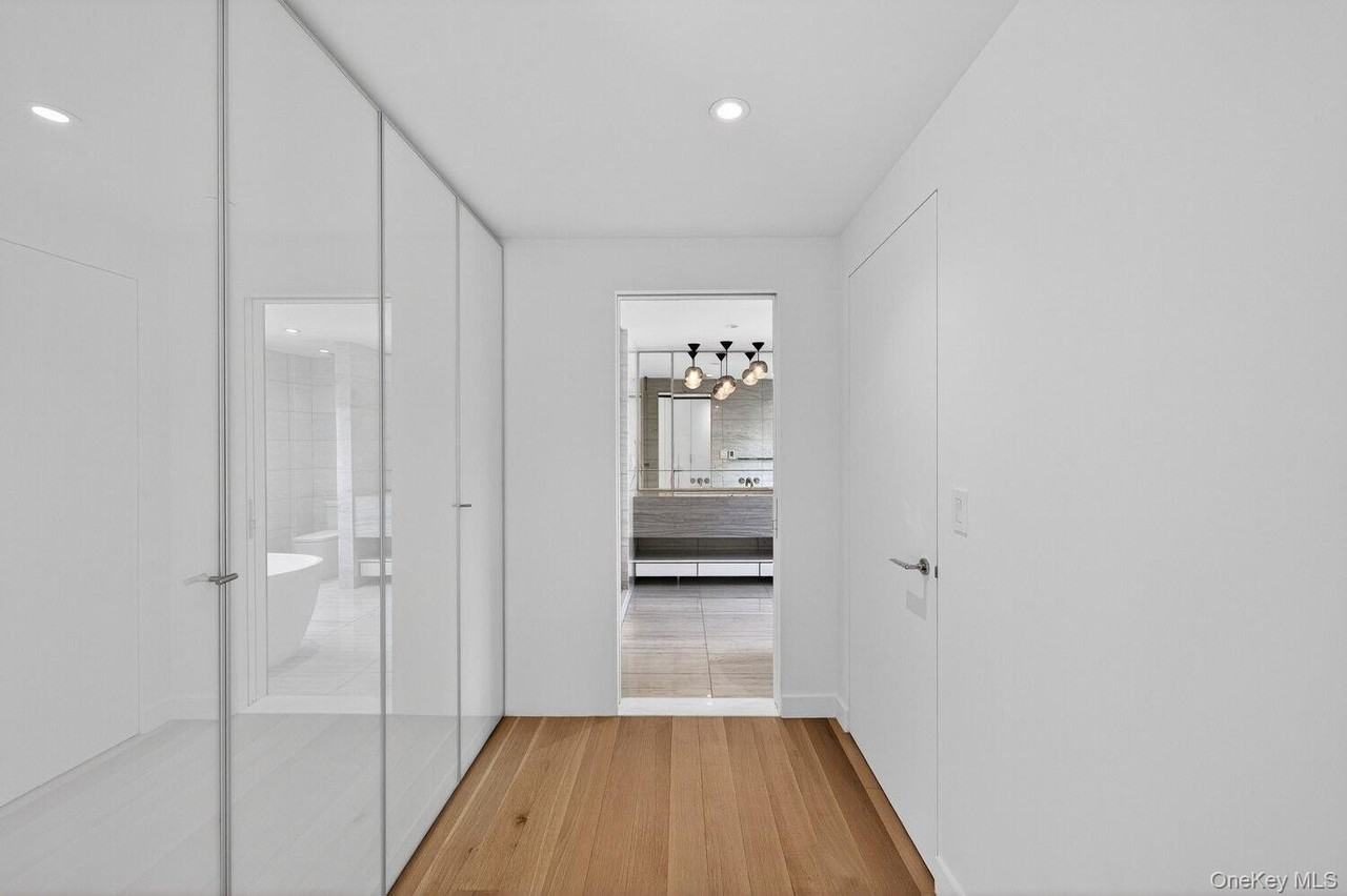 135 W 52nd St #PH4 - Photo 7 of 13