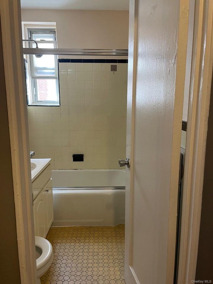 6361 Yellowstone Blvd #4L - Photo 5 of 5