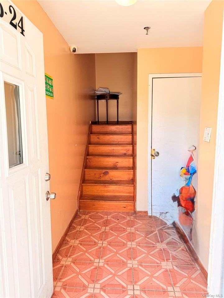 10524 170th St #3 - Photo 2 of 10