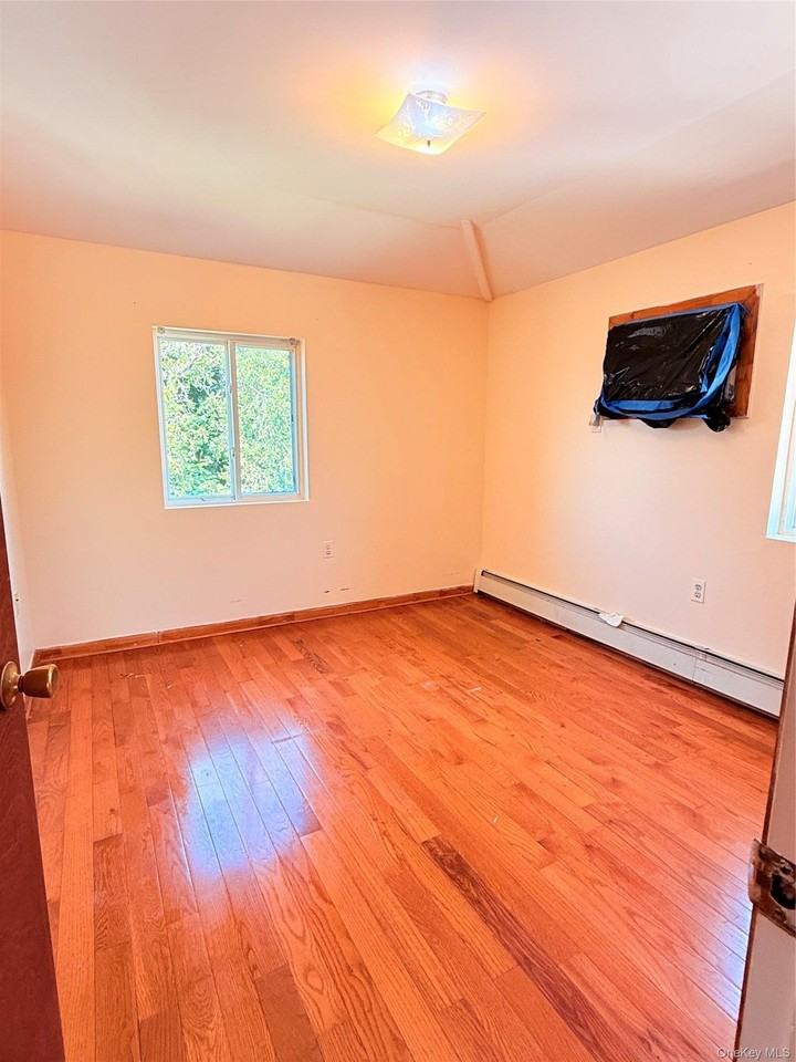 10524 170th St #3 - Photo 4 of 10