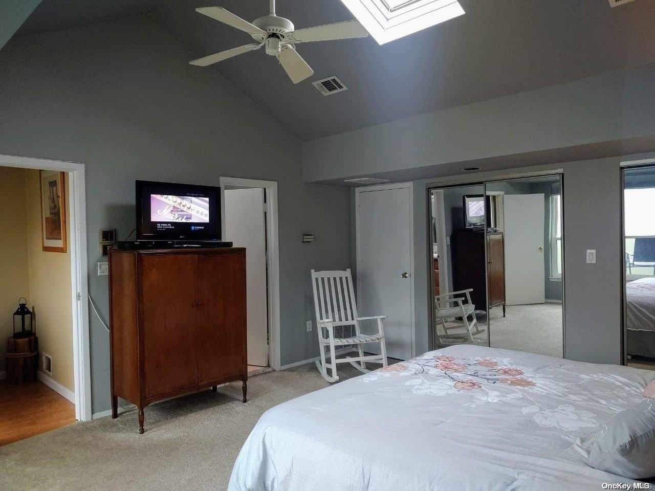813 Shore Rd - Photo 4 of 33
