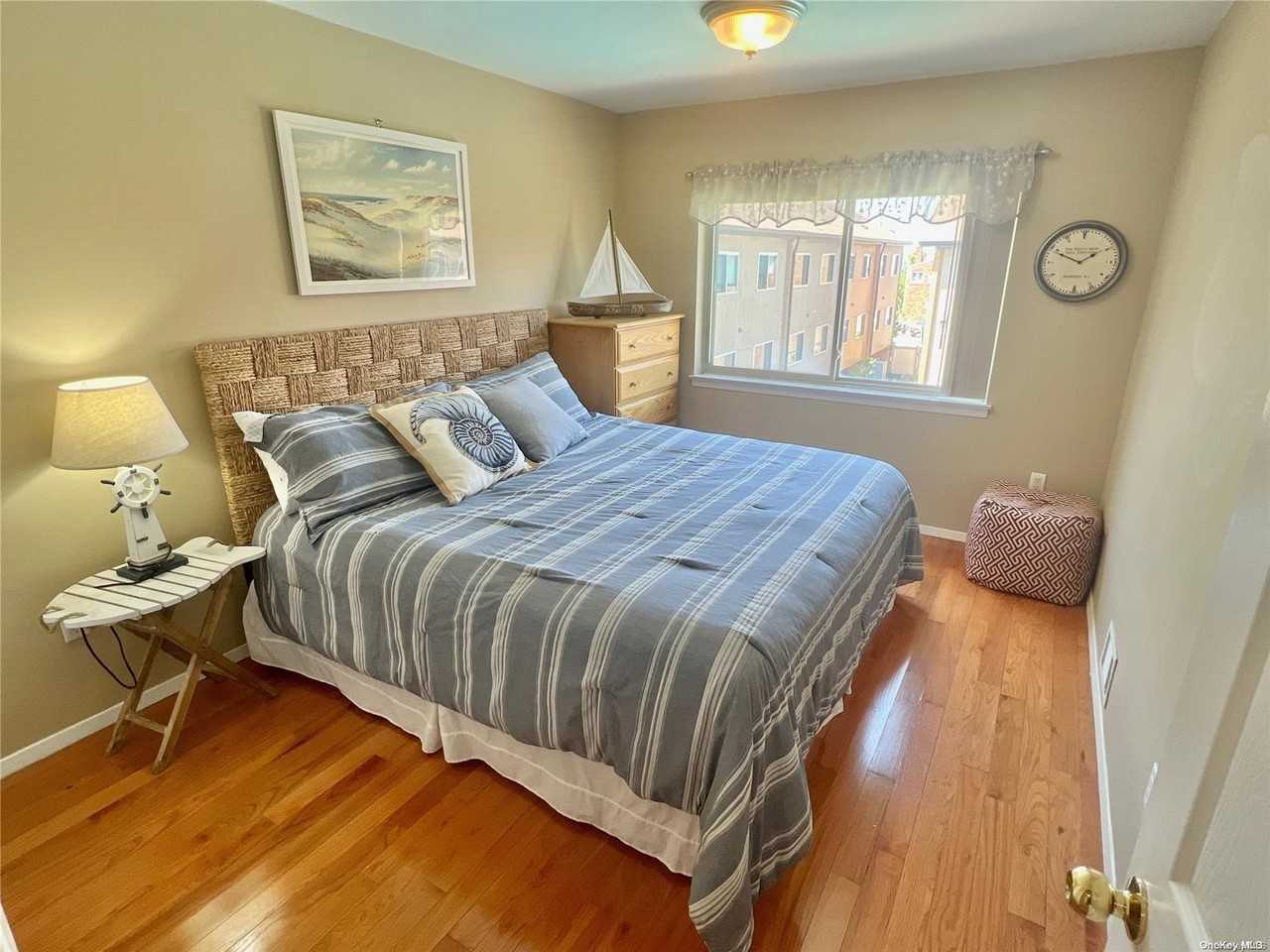 813 Shore Rd - Photo 5 of 33
