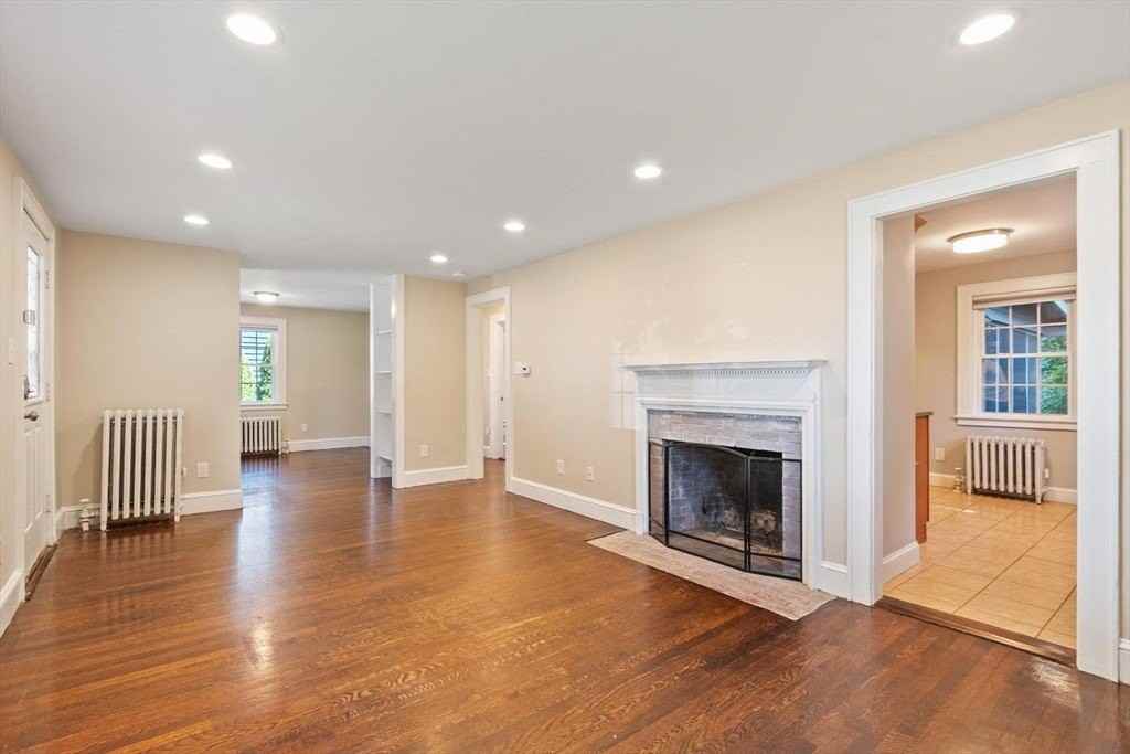 303 Central St - Photo 4 of 41