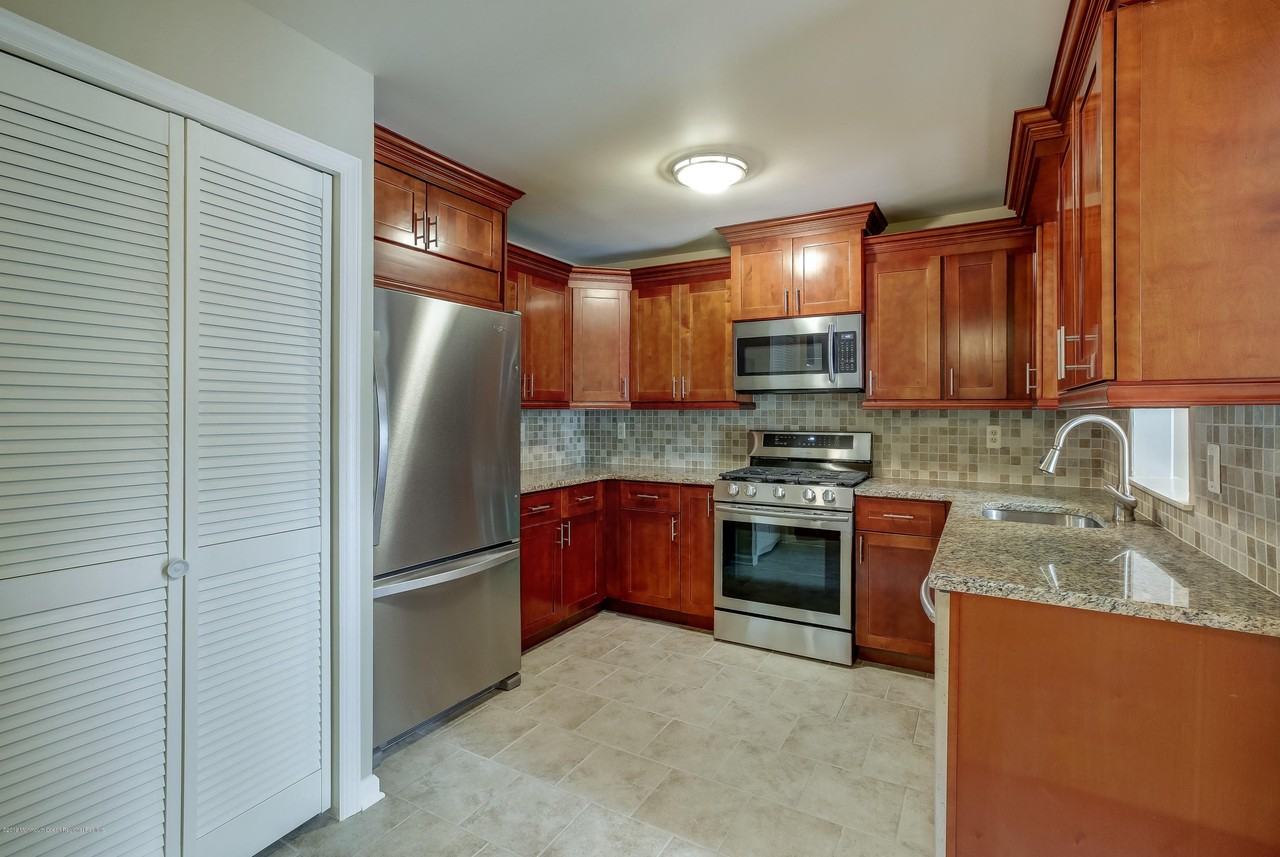 92 Tulip Ln - Photo 2 of 19