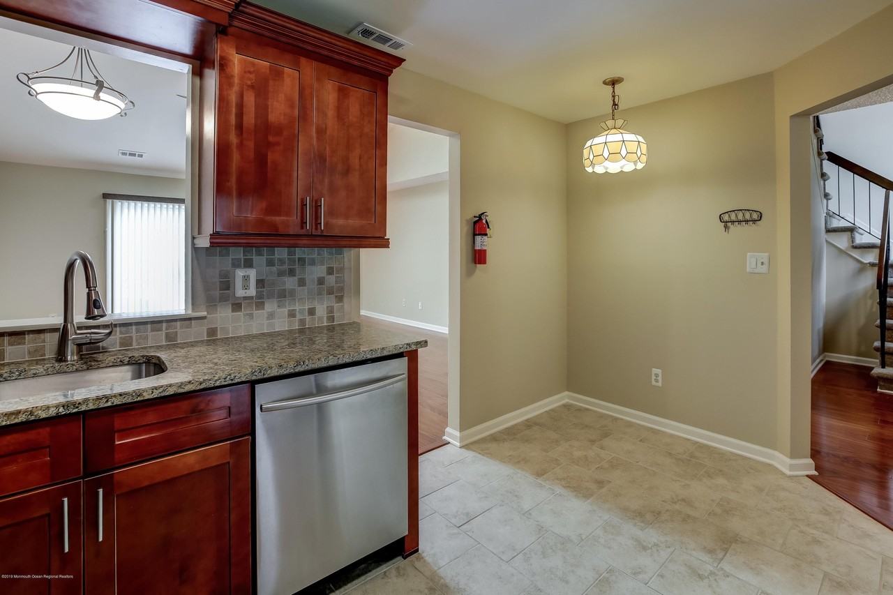 92 Tulip Ln - Photo 3 of 19
