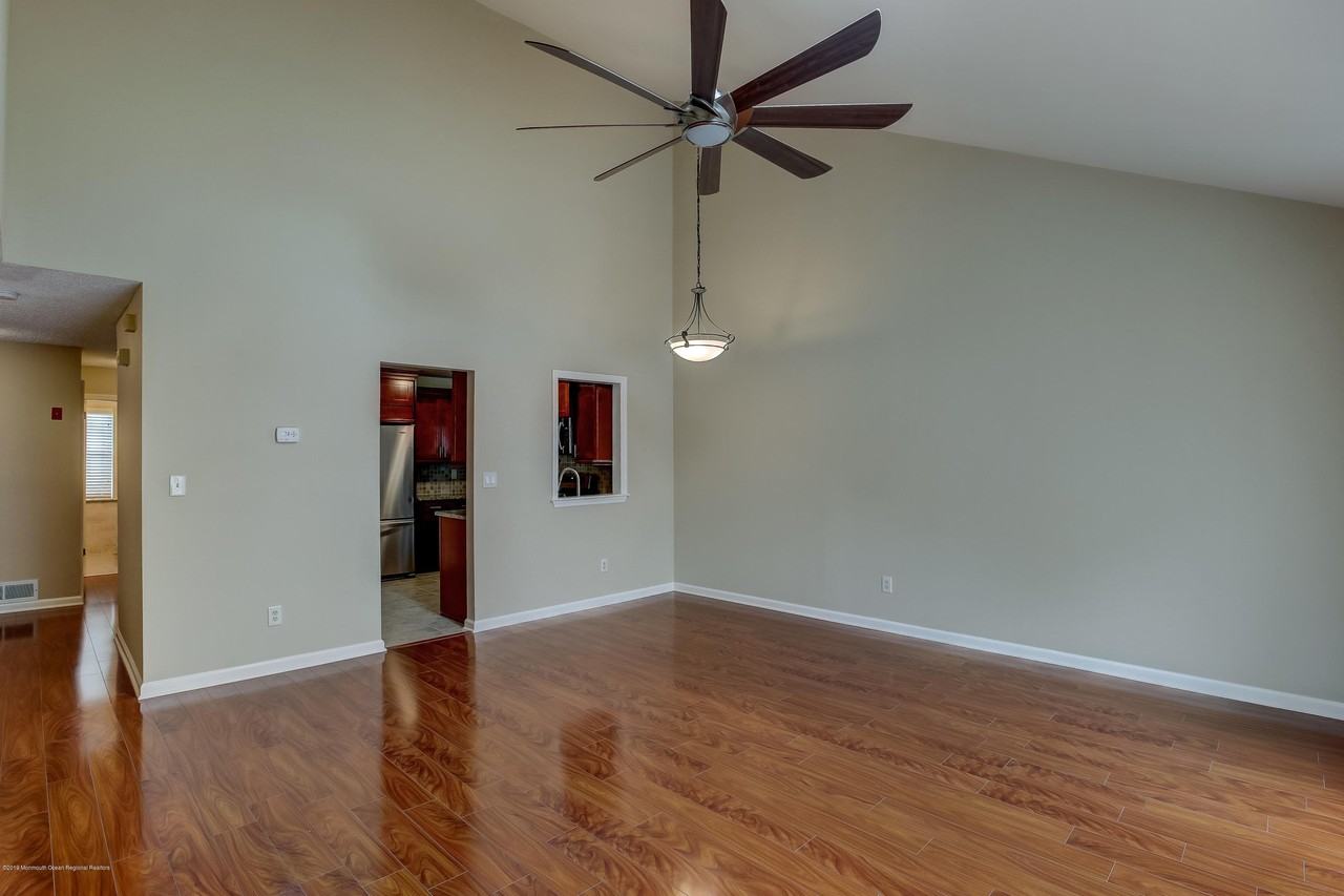 92 Tulip Ln - Photo 5 of 19