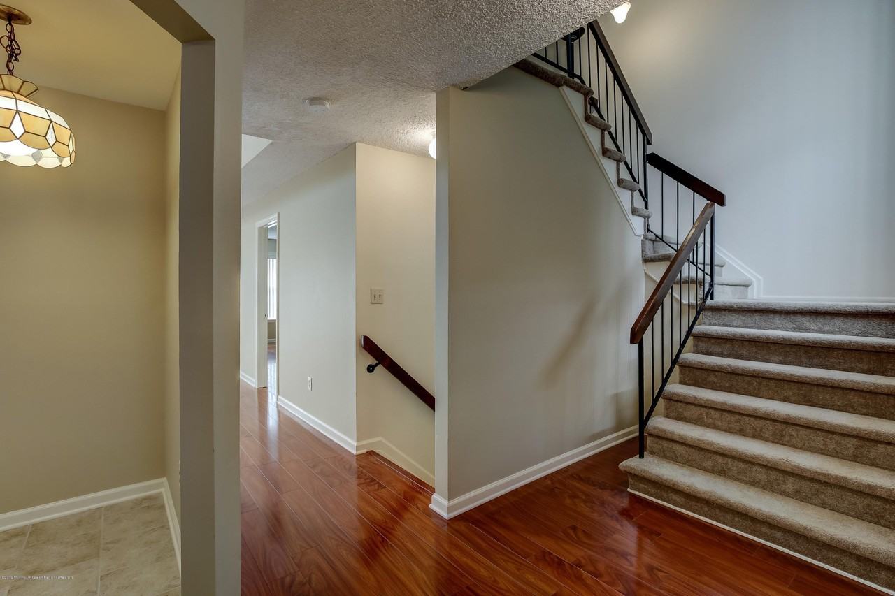 92 Tulip Ln - Photo 7 of 19
