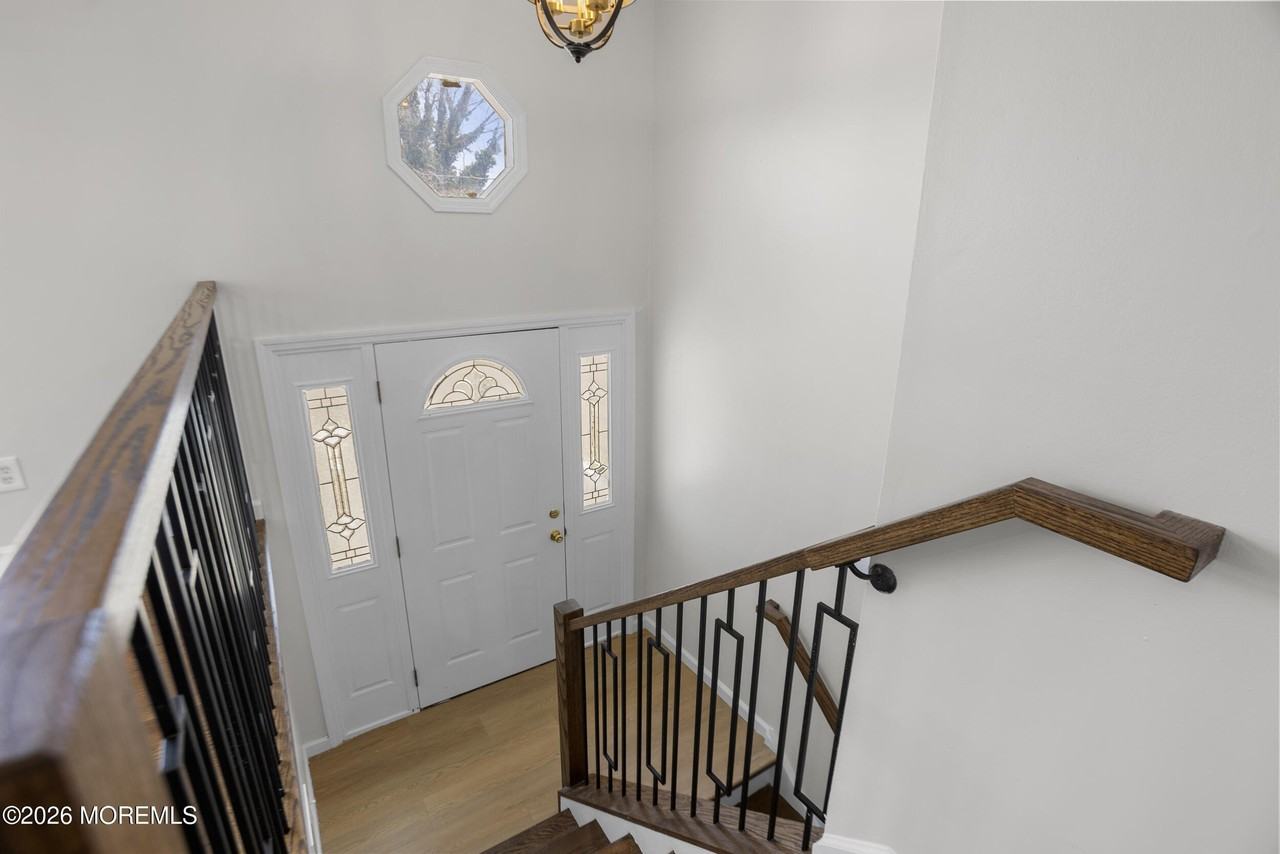 546 George Rd - Photo 2 of 13
