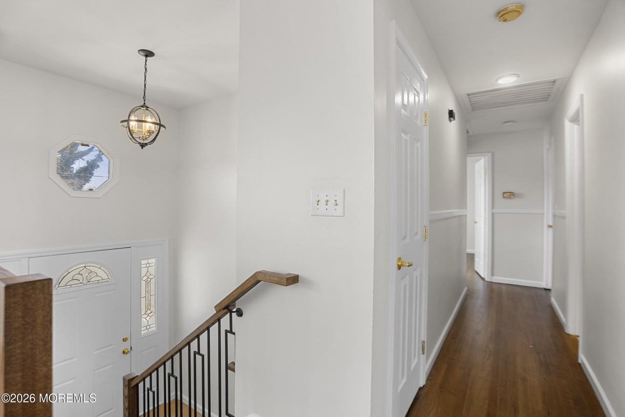 546 George Rd - Photo 3 of 13