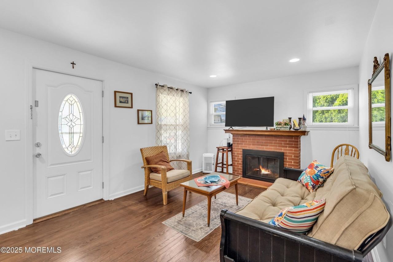 1705 A St - Photo 4 of 19