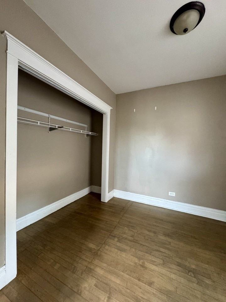 2345 Cuyler Ave #2R - Photo 7 of 9