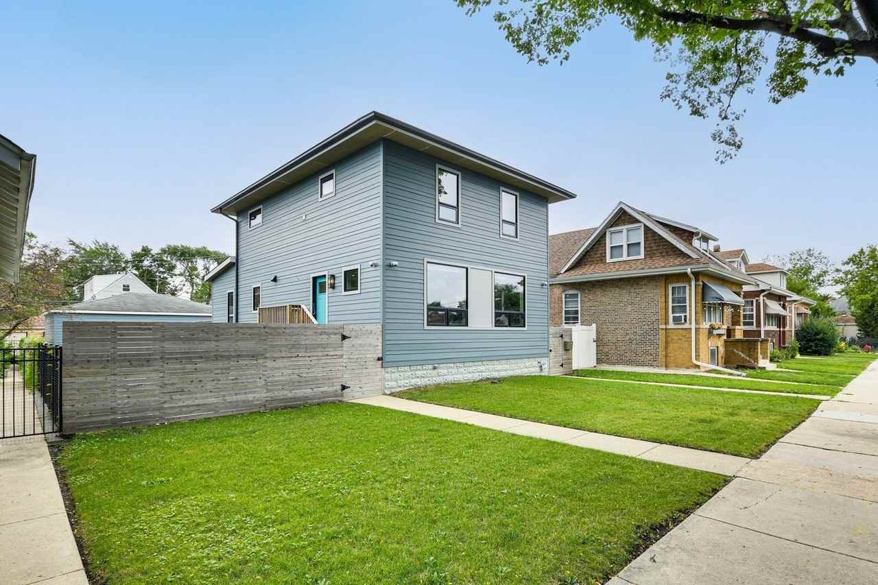 4727 N Kiona Ave - Photo 2 of 40