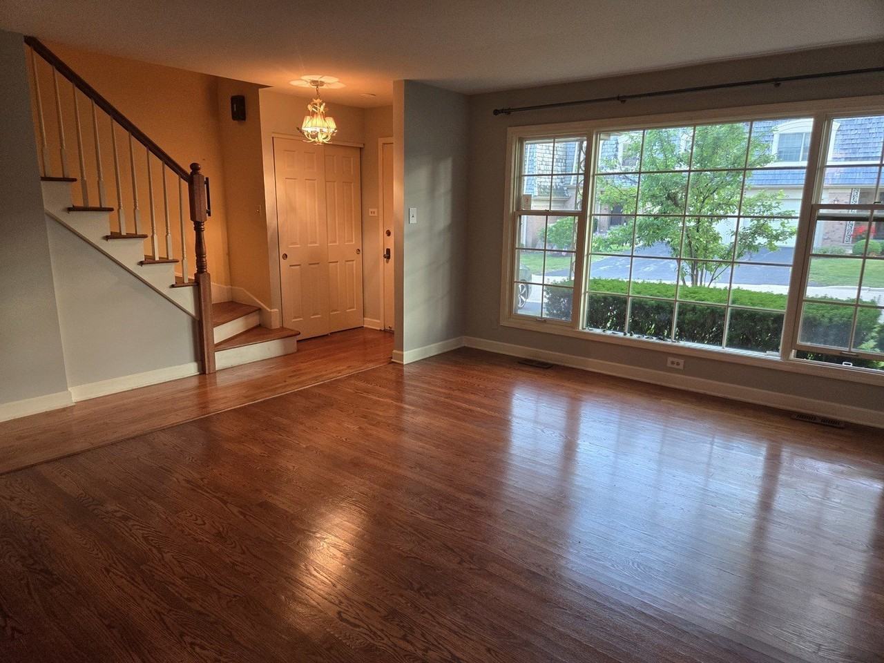 2S663 Avenue Normandy E - Photo 5 of 14