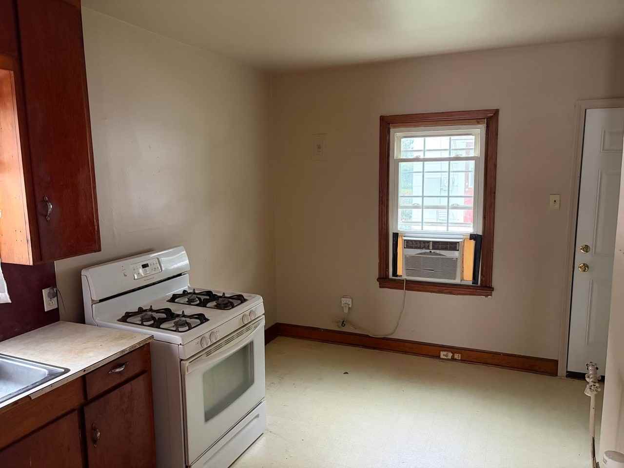 1117 N 32nd St - Photo 5 of 13