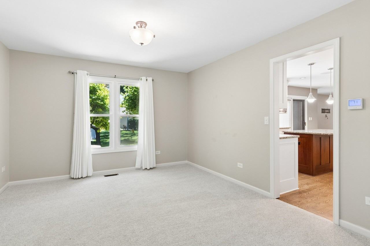 2408 Newport Dr - Photo 2 of 25