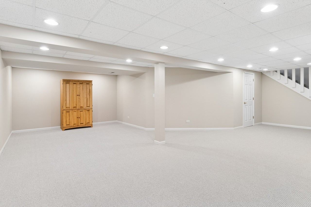 2408 Newport Dr - Photo 6 of 25