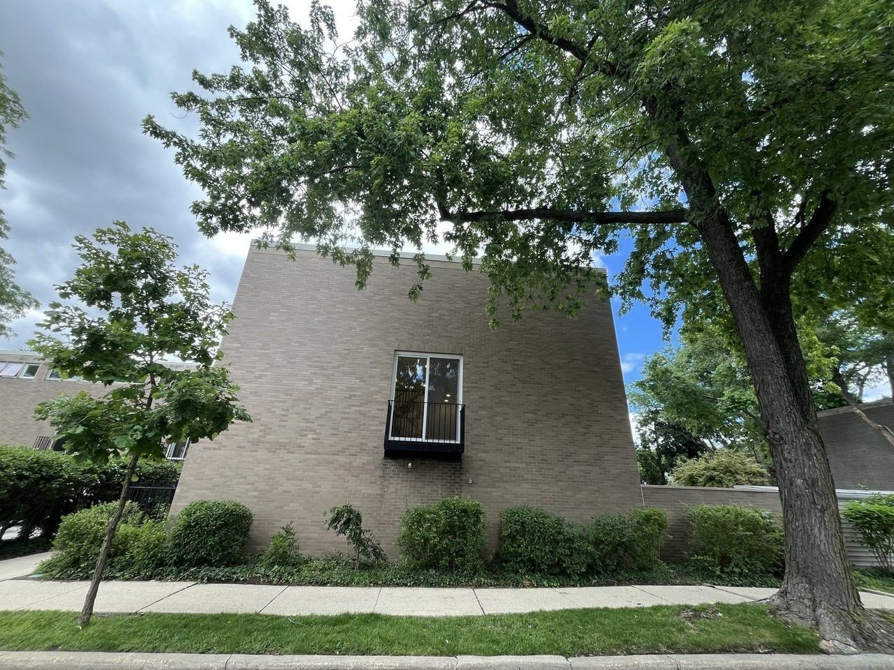 5616 S Harper Ave - Photo 3 of 42