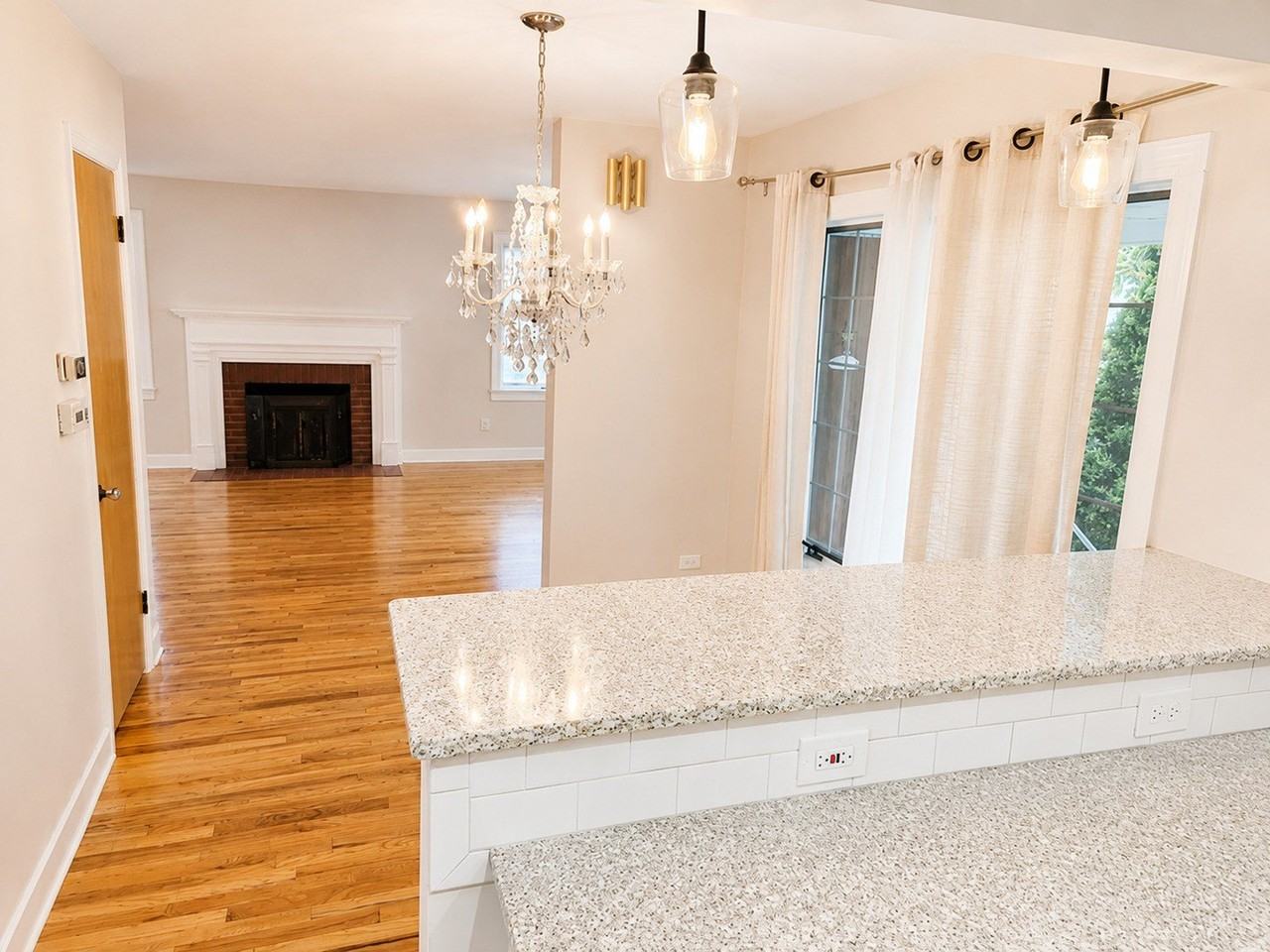 4529 Saratoga Ave - Photo 4 of 11