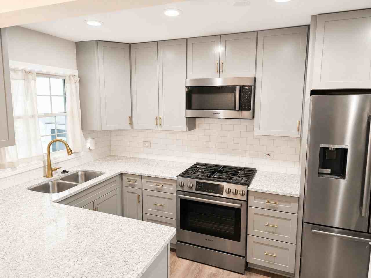 4529 Saratoga Ave - Photo 5 of 11